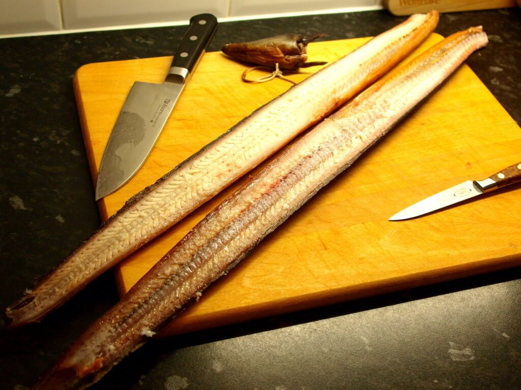 Копченый угорь - находка для гурманов